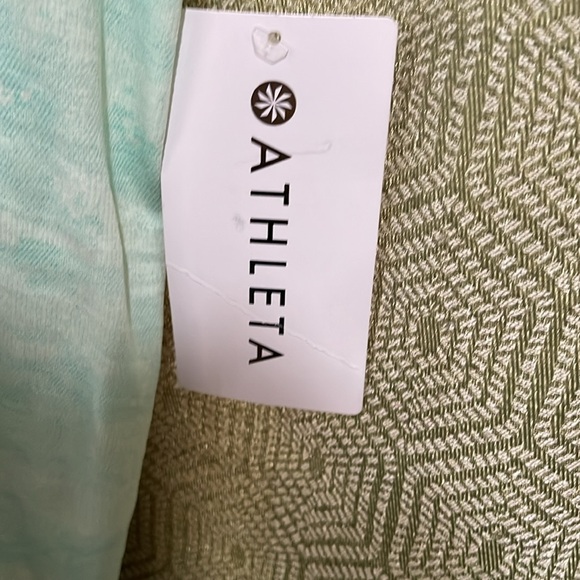 Athleta Momentum Camo Tee size small NWT - Picture 3 of 5